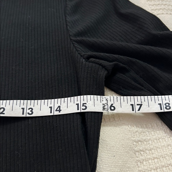 Urban outfitters long sleeve cropped Black Ribbed Top size large - Picture 4 of 6